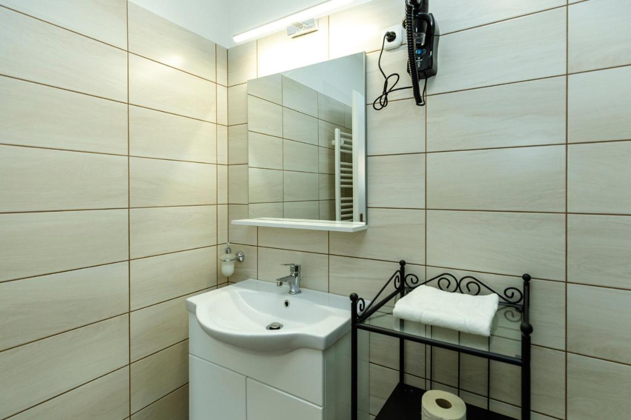 Servita Udvarhaz Eger Extérieur photo